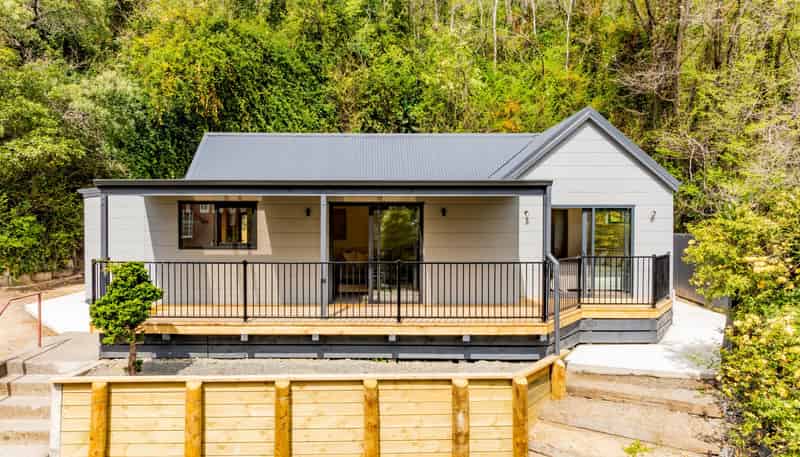 25 Main Street, Bluff Hill