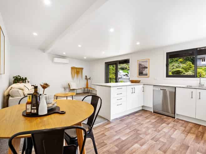 25 Main Street, Bluff Hill