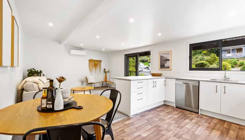 25 Main Street, Bluff Hill