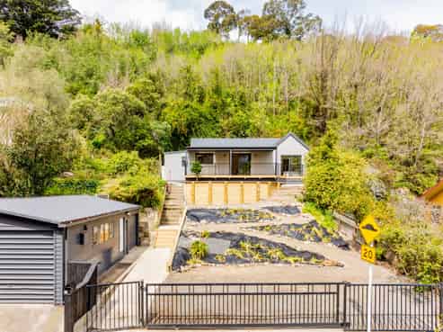 25 Main Street, Bluff Hill