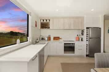 8/1 Coral Tree Avenue, Manukau