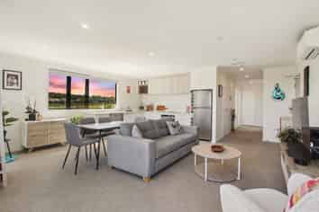8/1 Coral Tree Avenue, Manukau
