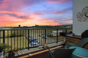 8/1 Coral Tree Avenue, Manukau