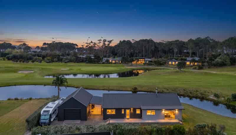 107 Benjamin Place, Matarangi