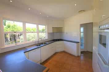 111 Selwyn Avenue, Mission Bay