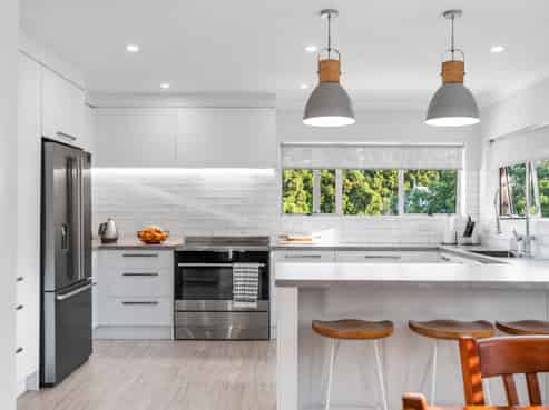 6 Saville Place, Pyes Pa