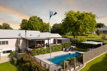 6 Saville Place, Pyes Pa