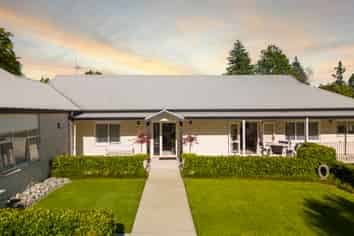 6 Saville Place, Pyes Pa