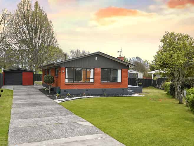 59 Resthill Crescent, Glenview