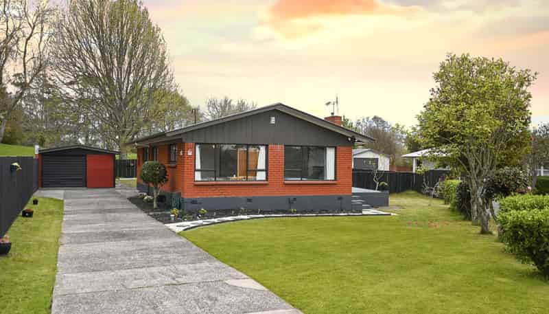 59 Resthill Crescent, Glenview