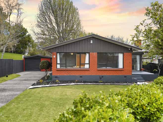 59 Resthill Crescent, Glenview