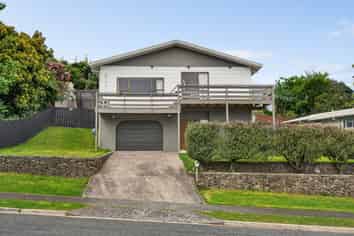 11 Dunton Drive, Welcome Bay