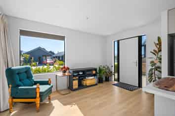 32 Cairnmuir St, Wanaka
