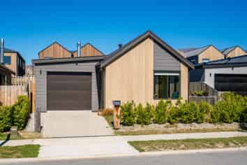 32 Cairnmuir St, Wanaka