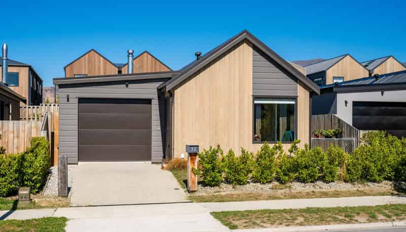 32 Cairnmuir St, Wanaka