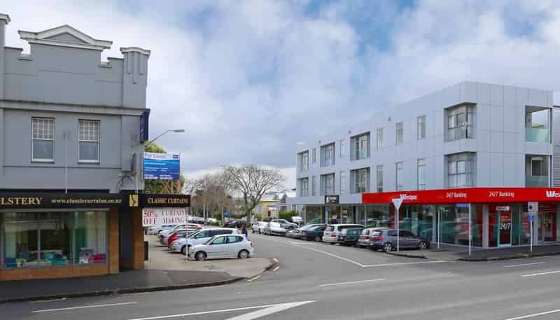1B/1C Queen Mary Ave, Epsom