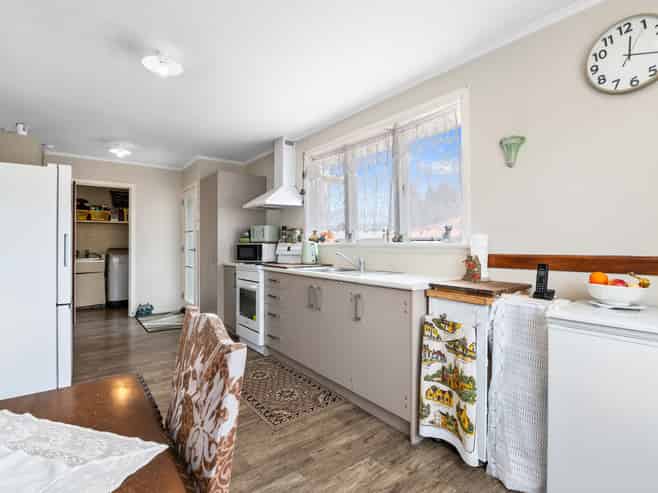 82 Meadowbank Crescent, Fordlands