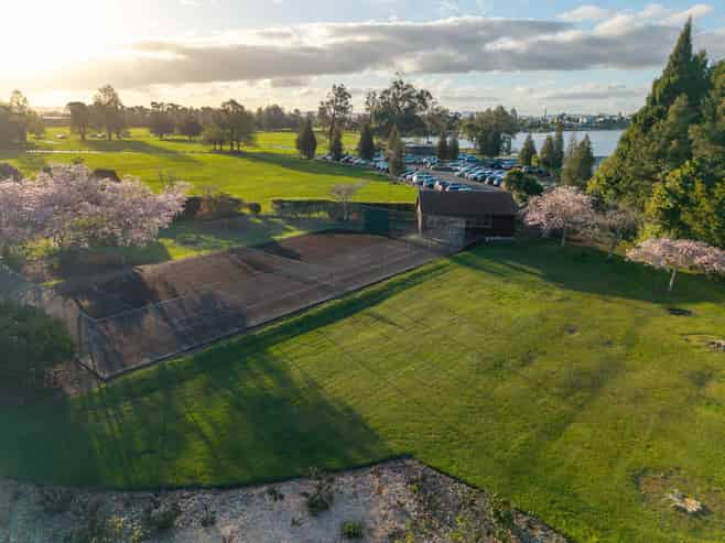 144 Lake Crescent, Hamilton Lake
