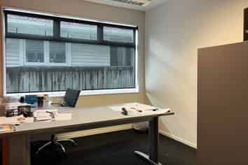 HIGH PROFILE STANDALONE OFFICE

 
