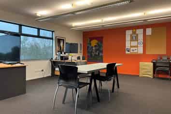 HIGH PROFILE STANDALONE OFFICE

 
