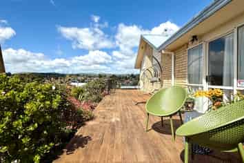 147 Sapphire Drive, Hairini