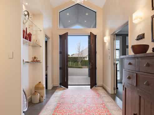 19 Tall Oaks Way, Bethlehem