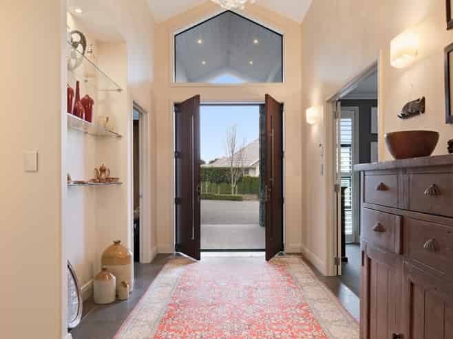 19 Tall Oaks Way, Bethlehem