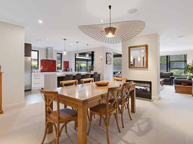 19 Tall Oaks Way, Bethlehem