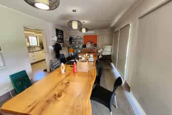 LARGE COMMERCIAL KITCHEN
