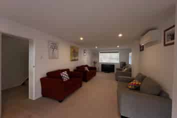 64 Cobham Crescent, Kelston