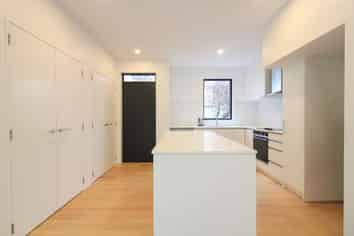 6B/6 Ferry Road, Days Bay
