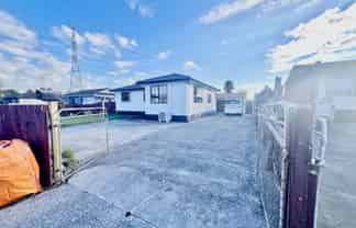 27 Dissmeyer Drive, Clover Park