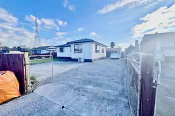 27 Dissmeyer Drive, Clover Park
