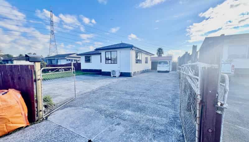 27 Dissmeyer Drive, Clover Park