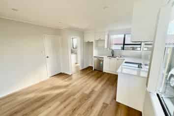 27 Dissmeyer Drive, Clover Park