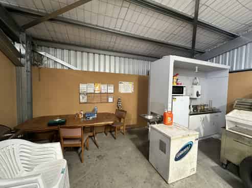 Secure 300sqm warehouse on Leyland Street