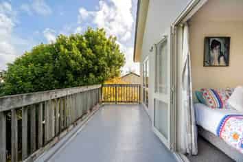 2/51 Fields Parade, Oteha
