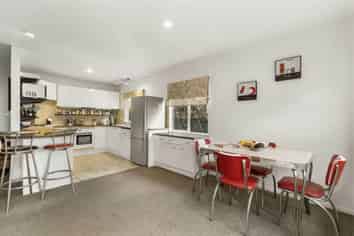 2/51 Fields Parade, Oteha