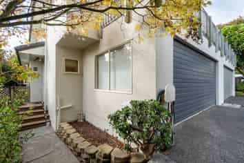 2/51 Fields Parade, Oteha