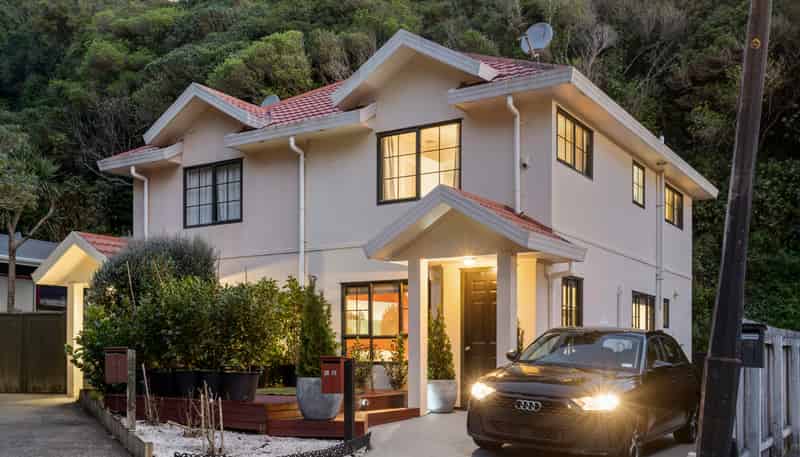 16B Parsons Glen, Karori