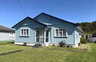  48 Oxford Street, Taylorville