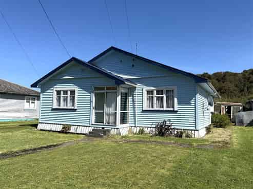 48 Oxford Street, Taylorville