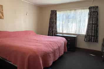  48 Oxford Street, Taylorville
