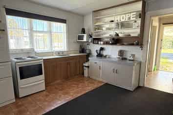  48 Oxford Street, Taylorville