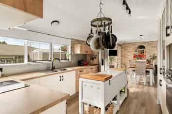 187 Sapphire Drive, Hairini