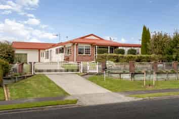 187 Sapphire Drive, Hairini