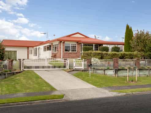 187 Sapphire Drive, Hairini