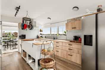 187 Sapphire Drive, Hairini