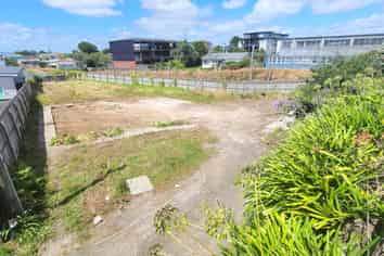 845M² CLEARED DEVELOPMENT SITE/YARD
