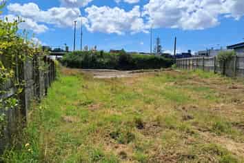 845M² CLEARED DEVELOPMENT SITE/YARD
